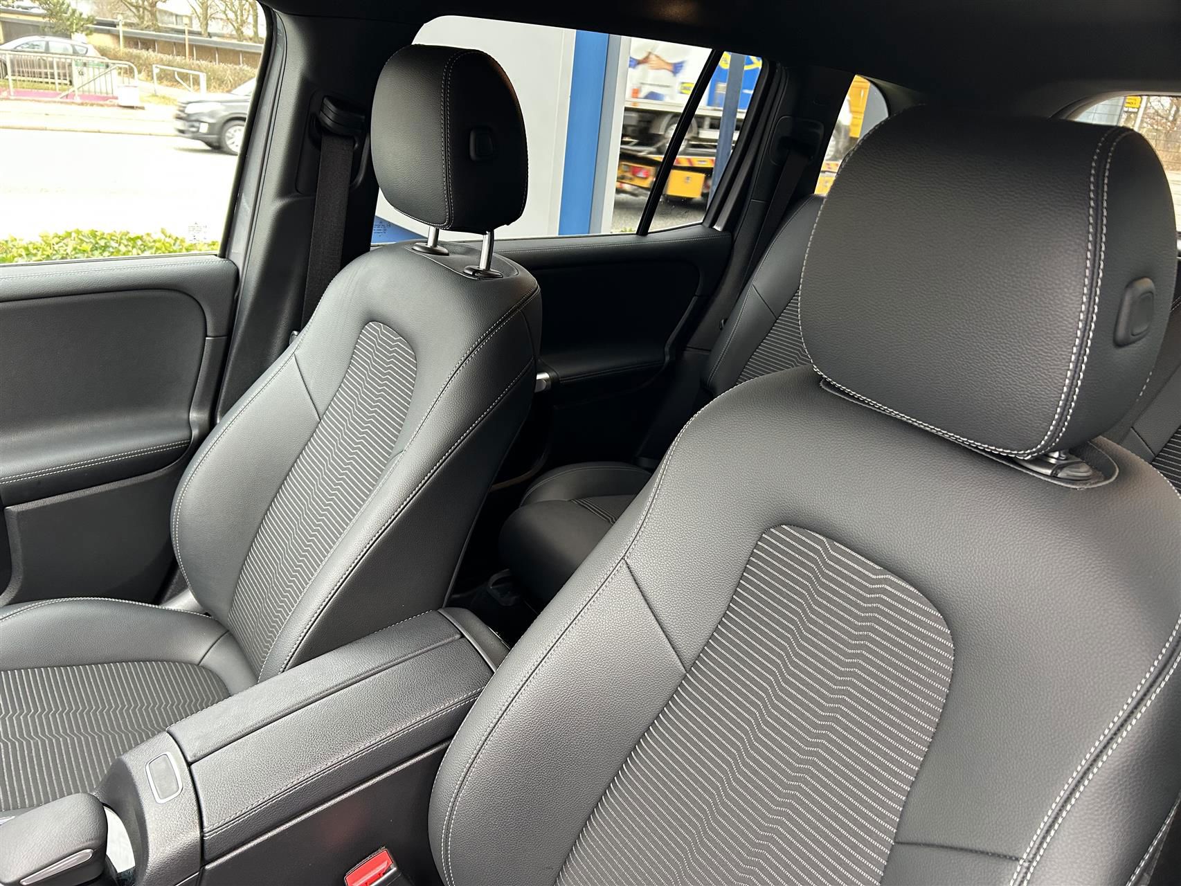 Mercedes-Benz EQB 300 billede 8