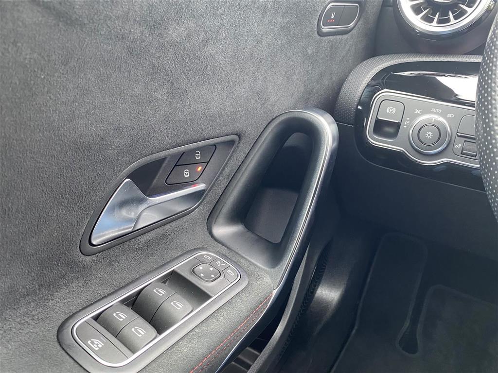 Mercedes-Benz A200 billede 17