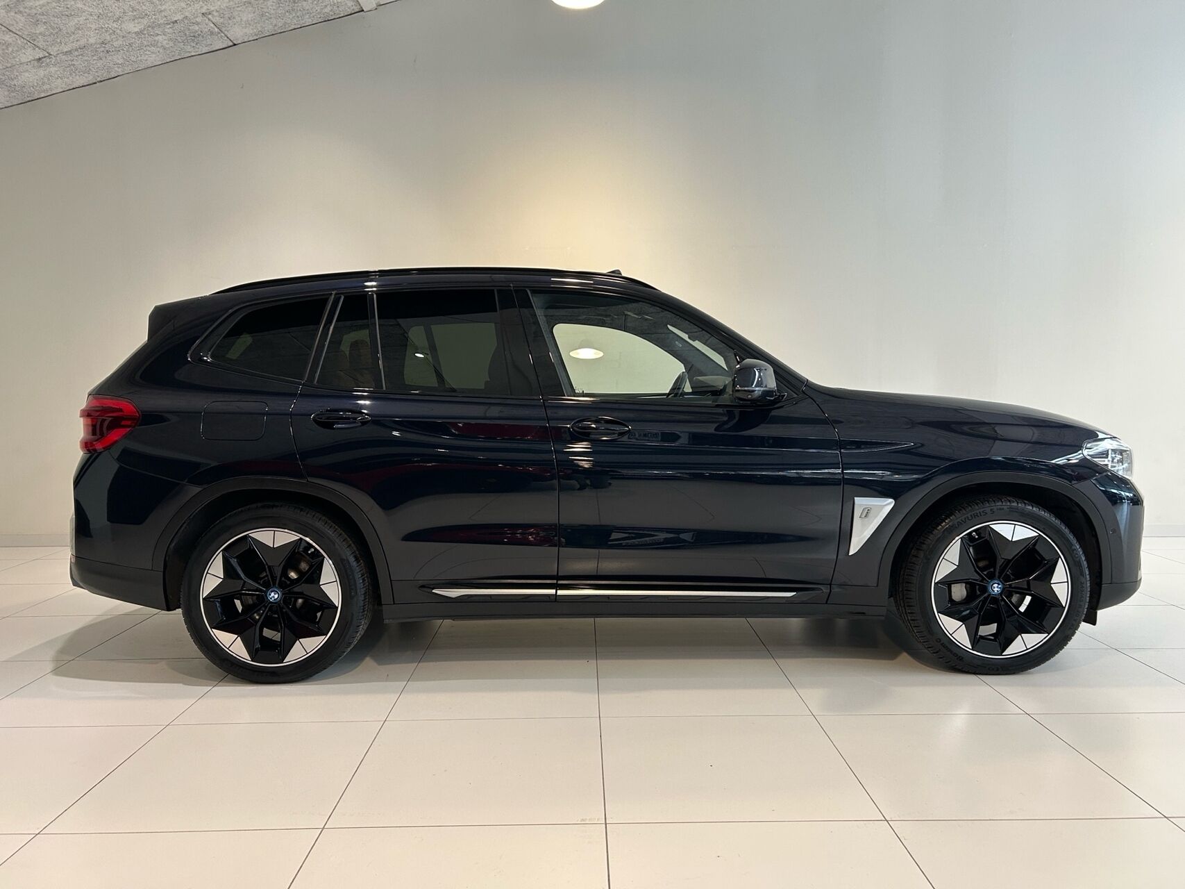 BMW iX3 billede 2