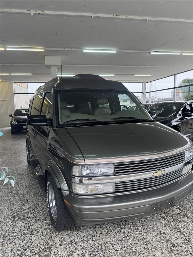 Chevrolet Astro — 2