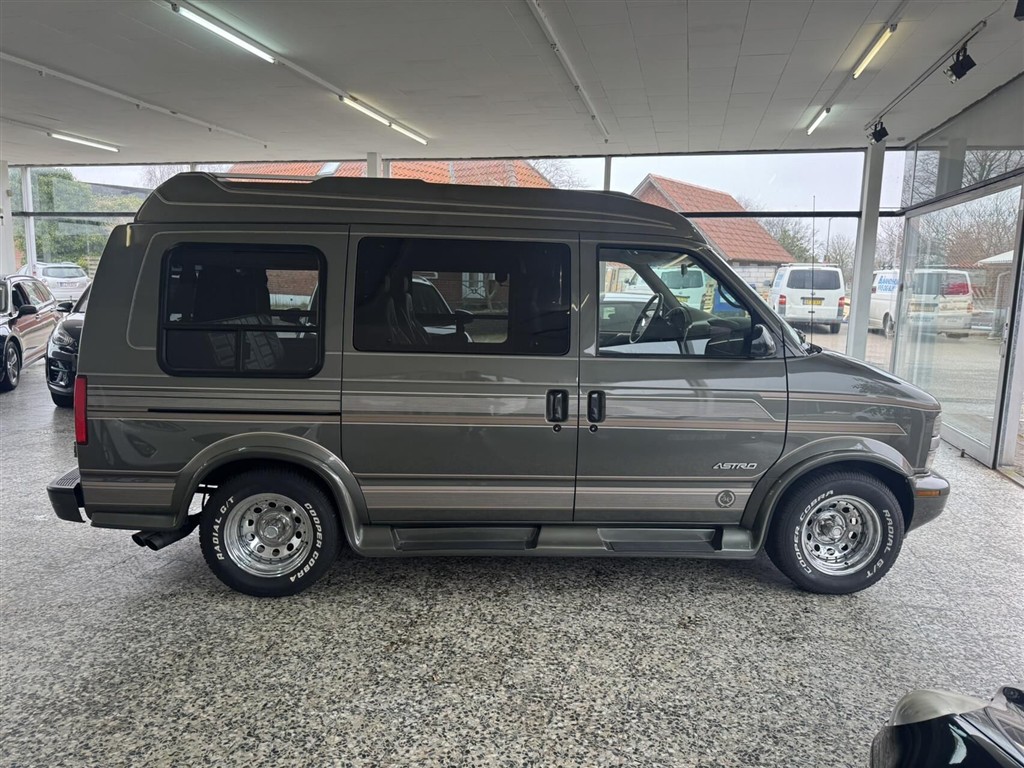 Chevrolet Astro — 3