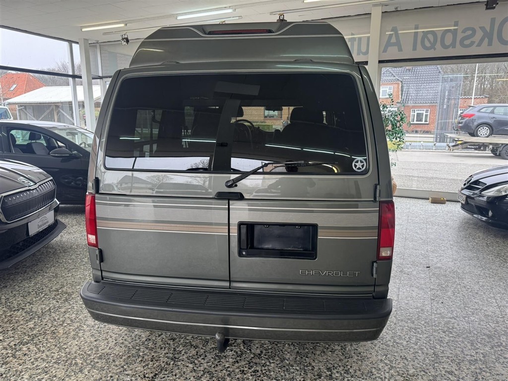 Chevrolet Astro — 4
