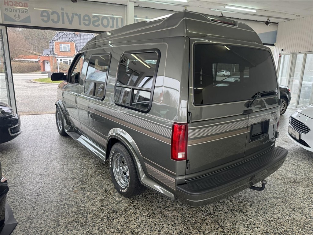 Chevrolet Astro — 5