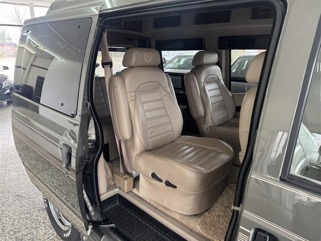 Chevrolet Astro — 6