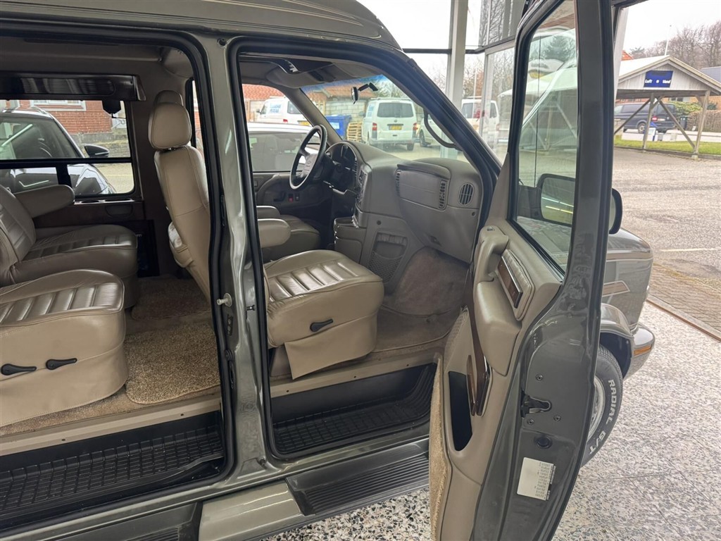 Chevrolet Astro — 9