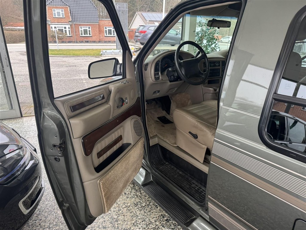 Chevrolet Astro — 11