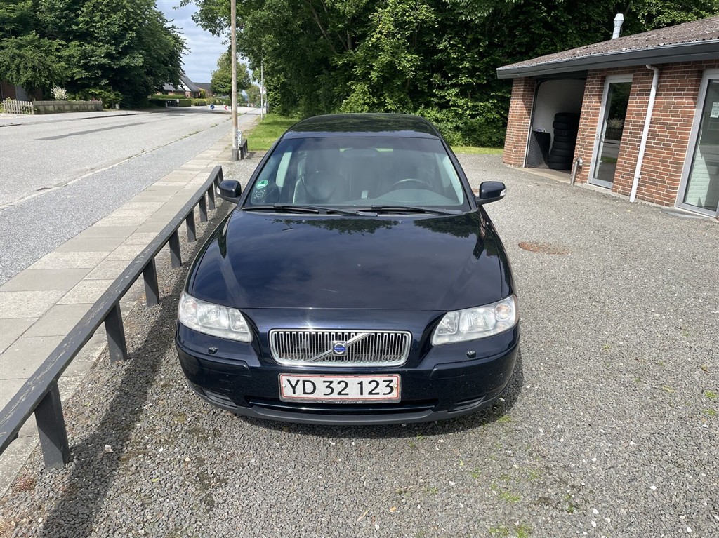 Volvo V70 2,4 Momentum 140HK Stc