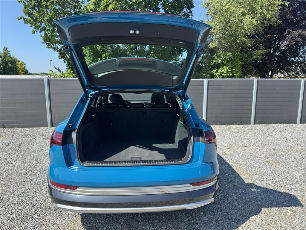 Audi E-tron — 7