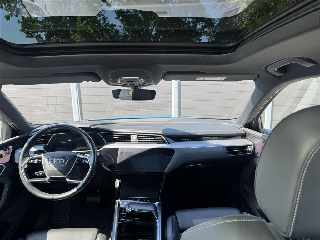 Audi E-tron — 9