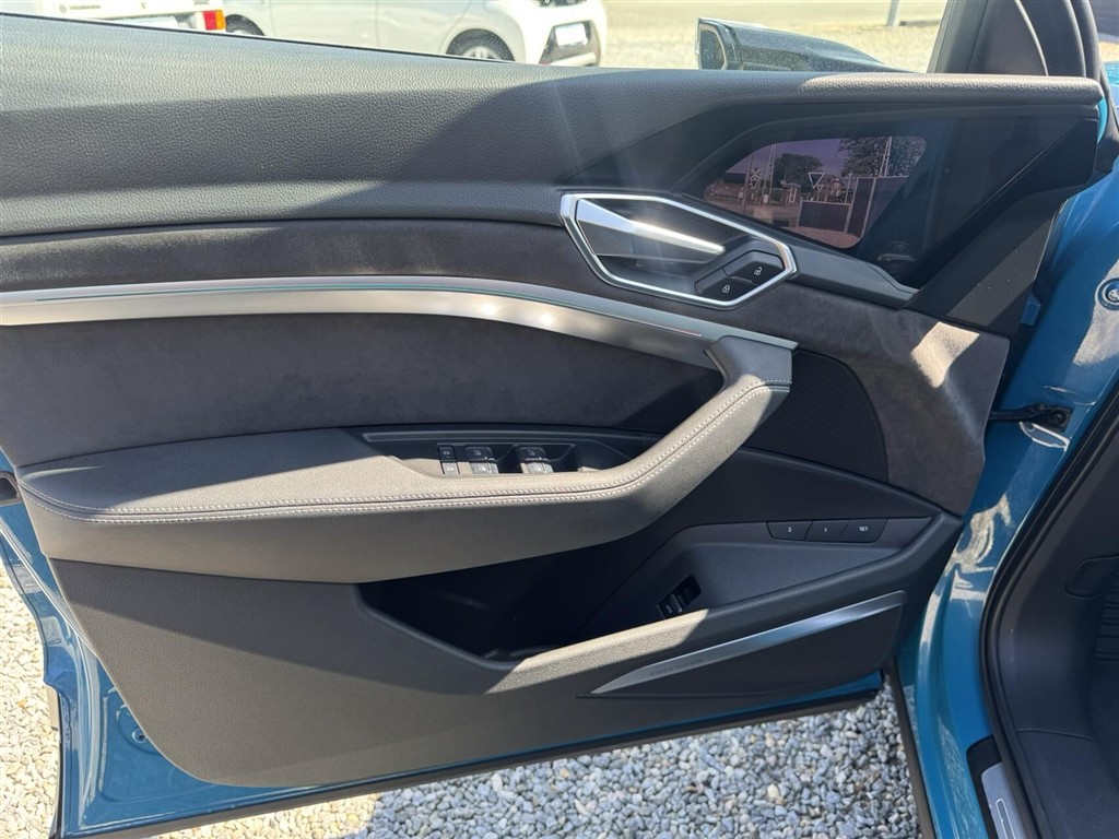 Audi E-tron — 10