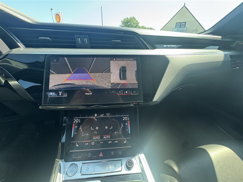 Audi E-tron — 14