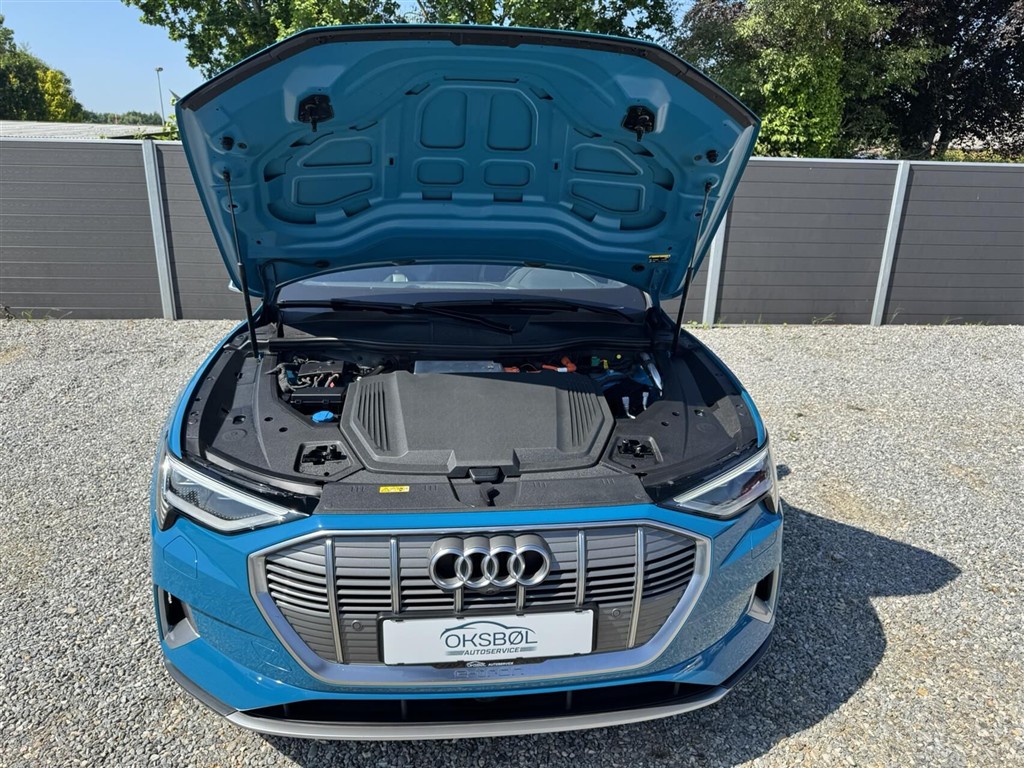 Audi E-tron — 8