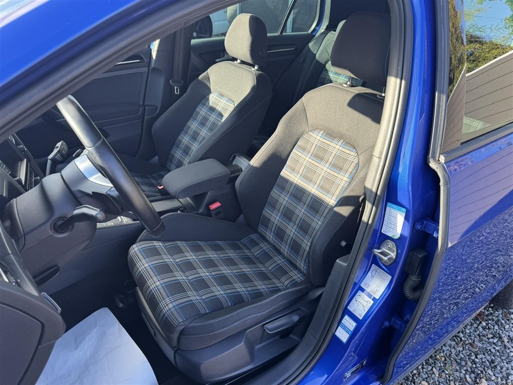 VW Golf — 12