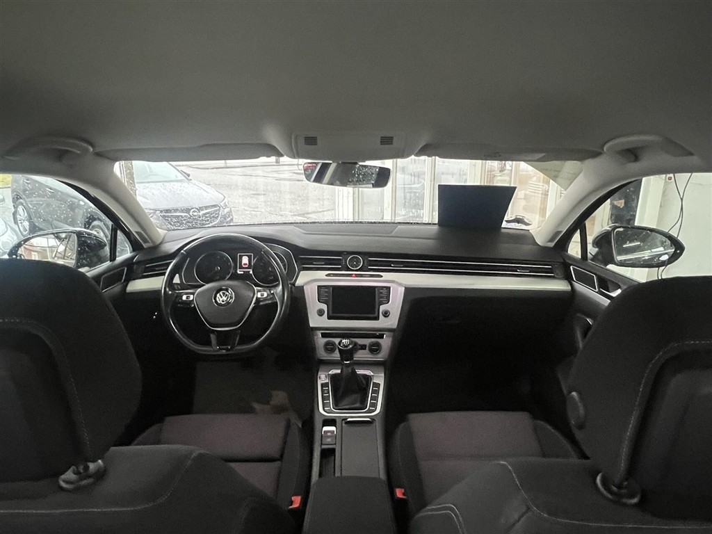 VW Passat — 8