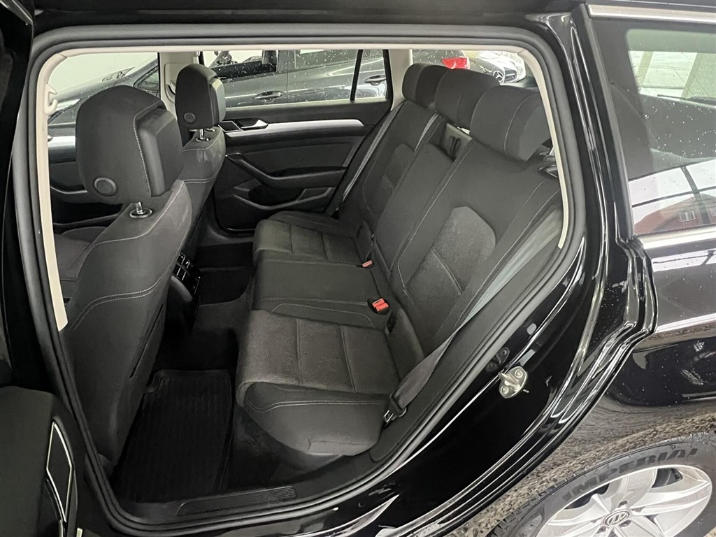 VW Passat — 11