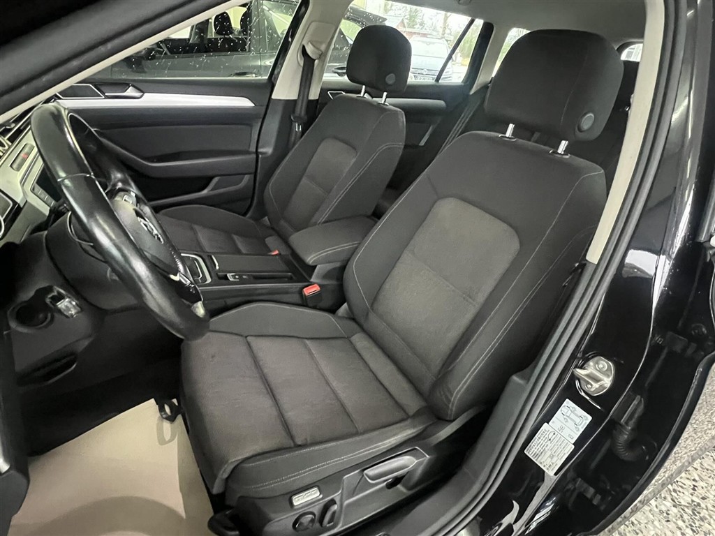 VW Passat — 12