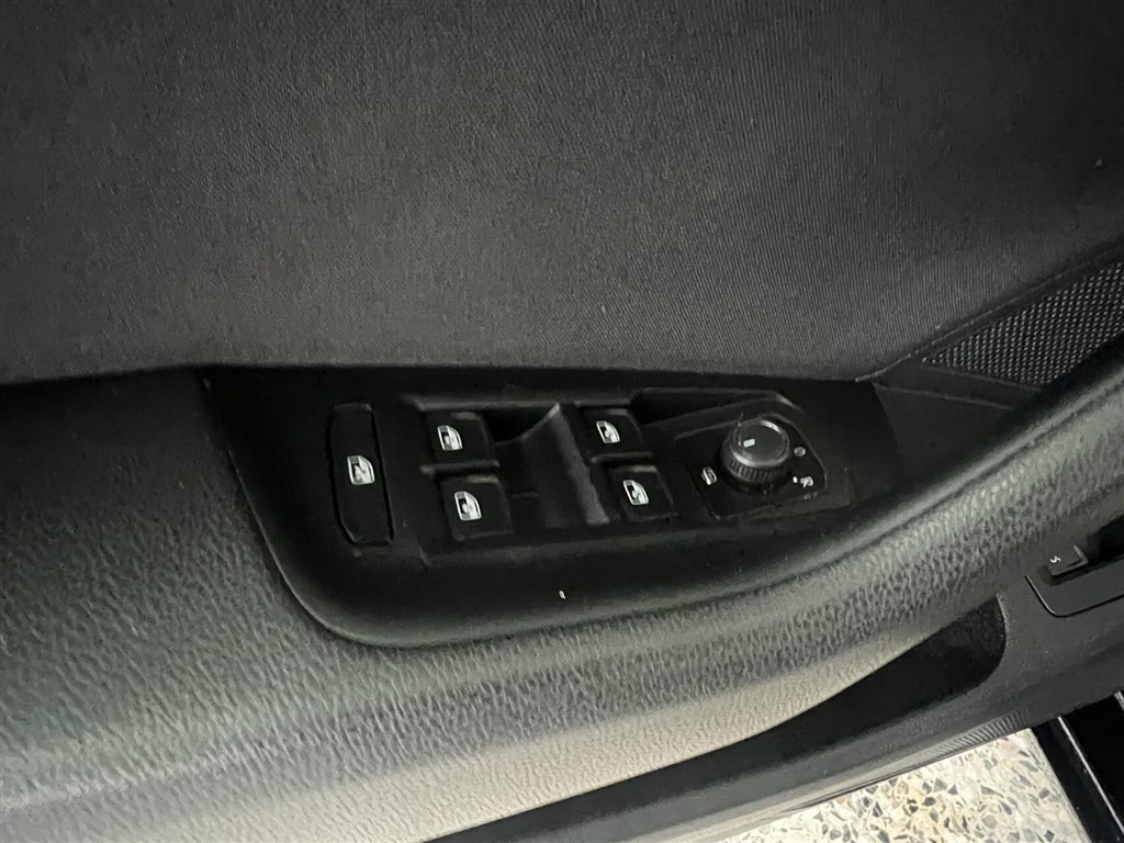 VW Passat — 13
