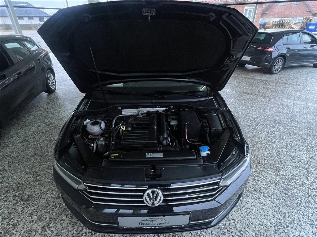 VW Passat — 7