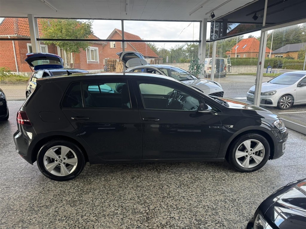 VW Golf — 4