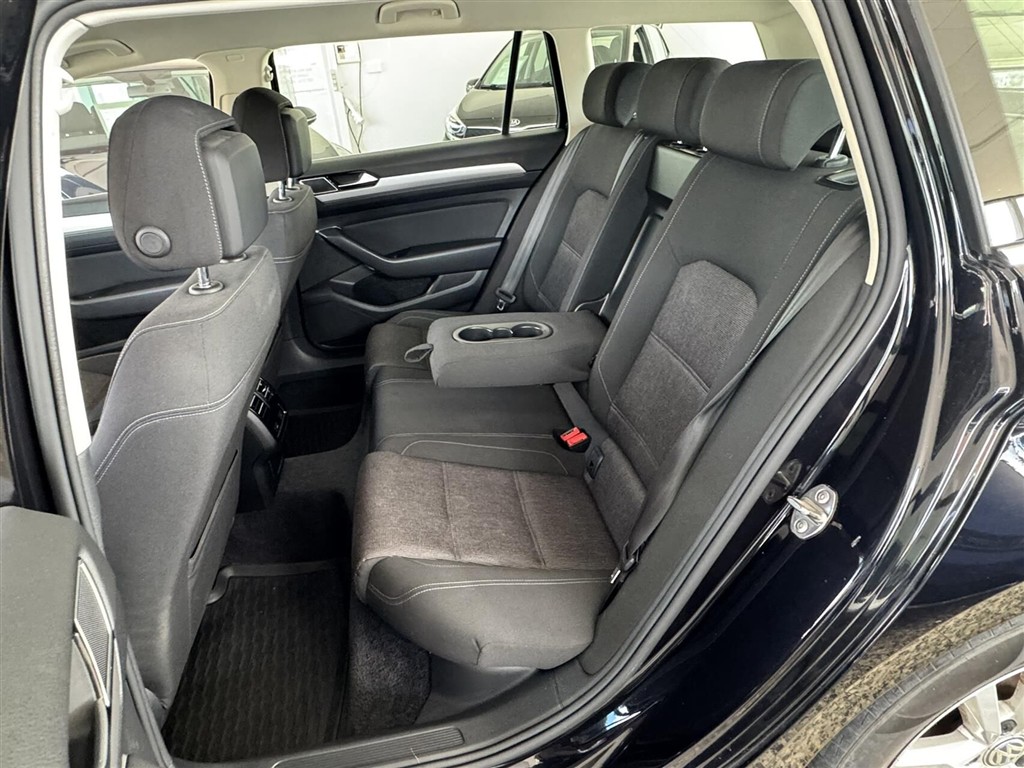 VW Passat — 11